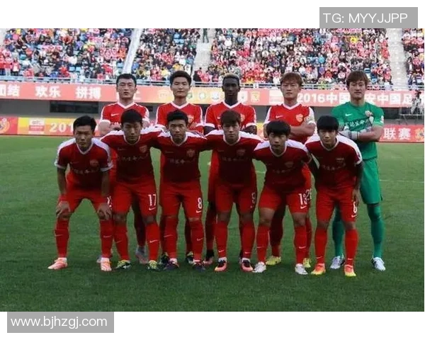 杭州排球队在全国锦标赛积分榜上以80分稳居第一名展现强劲实力